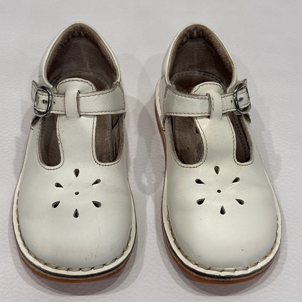 L’AMOUR Toddler Girls Beige Mary Jane’s Size 8